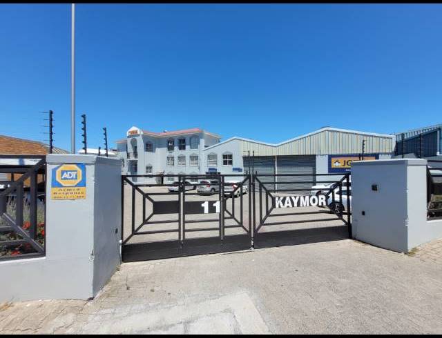 2,100M² WAREHOUSE FOR SALE IN STIKLAND INDUSTRIAL